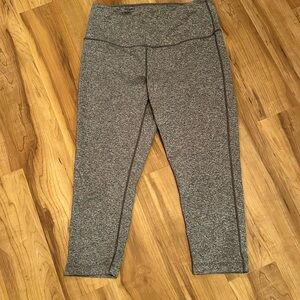 Zella 3/4 length leggings. Size Large